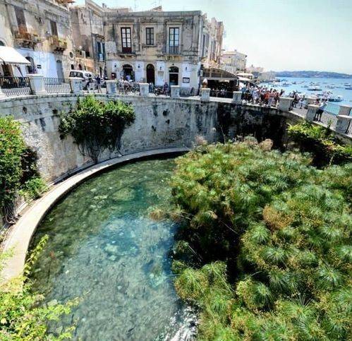 intera palazzina in vendita a Siracusa in zona Isola Ortigia