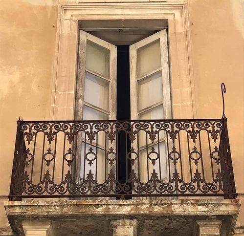 intera palazzina in vendita a Siracusa in zona Isola Ortigia