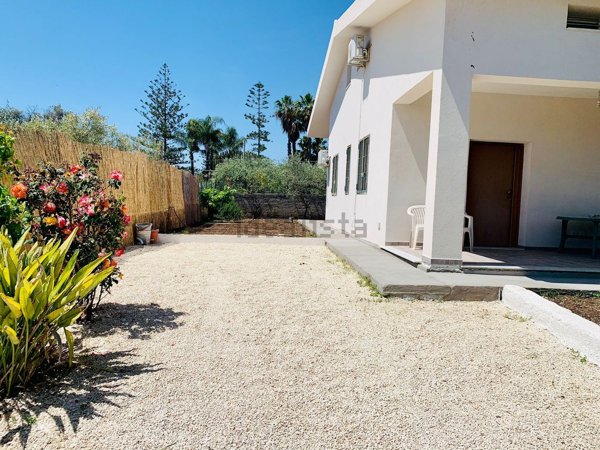 casa indipendente in vendita a Siracusa in zona Fontane Bianche
