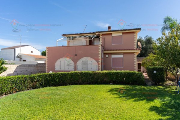 casa indipendente in vendita a Siracusa in zona Arenella