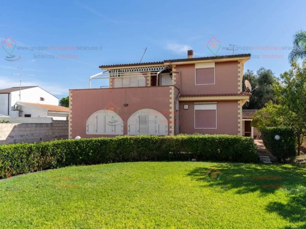 casa indipendente in vendita a Siracusa in zona Arenella