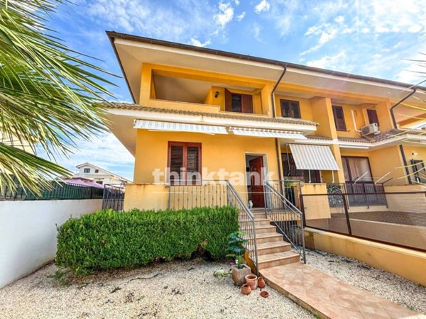 casa indipendente in vendita a Siracusa in zona Isola Ortigia