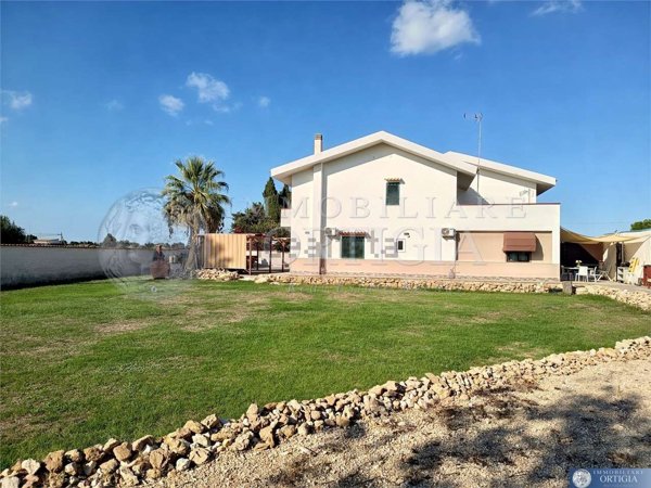 casa indipendente in vendita a Siracusa in zona Isola / Plemmirio