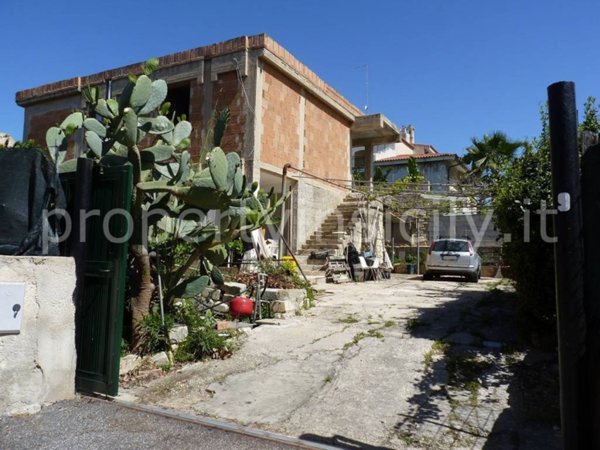 casa indipendente in vendita a Siracusa in zona Fontane Bianche