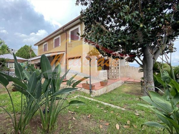 casa indipendente in vendita a Siracusa in zona Belvedere