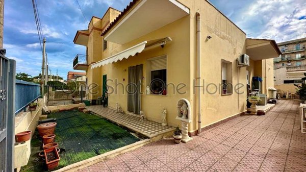 casa indipendente in vendita a Siracusa in zona Grottasanta