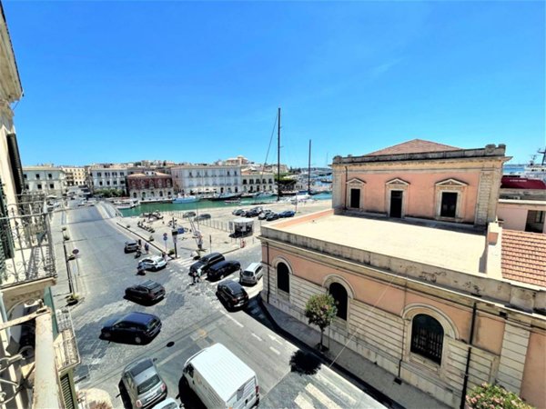 appartamento in vendita a Siracusa in zona Isola Ortigia