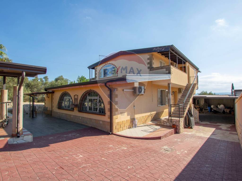 casa indipendente in vendita a Siracusa in zona Belvedere