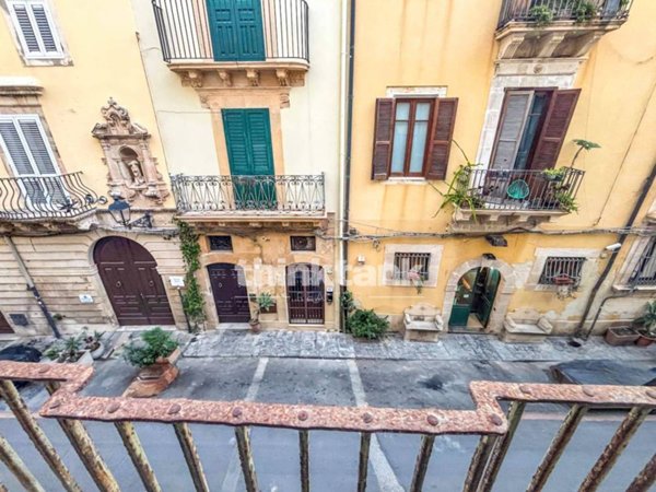 casa indipendente in vendita a Siracusa in zona Isola Ortigia