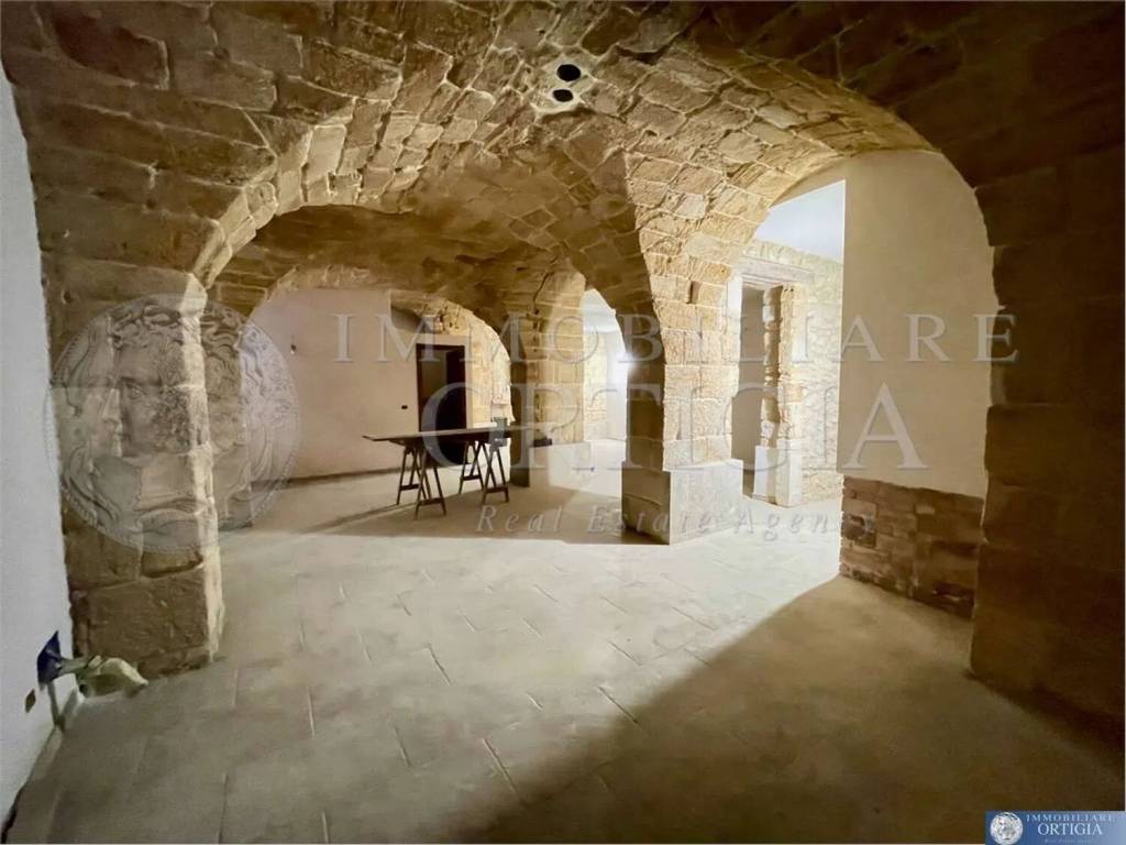 negozio in vendita a Siracusa in zona Isola Ortigia