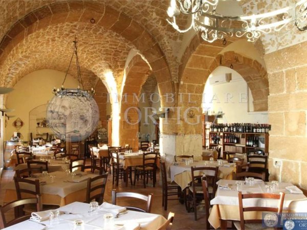 negozio in vendita a Siracusa in zona Isola Ortigia