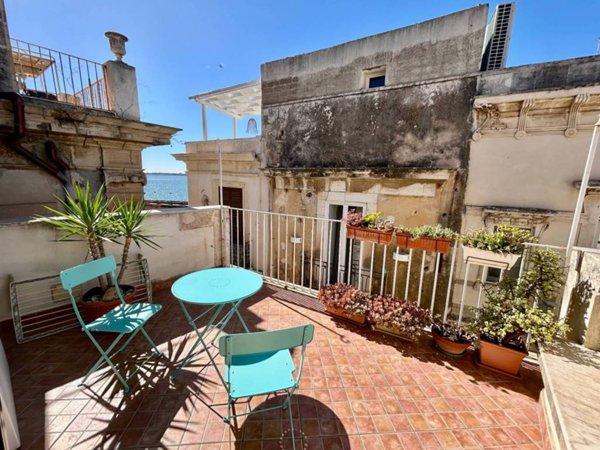 appartamento in vendita a Siracusa in zona Isola Ortigia