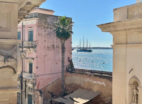 appartamento in vendita a Siracusa in zona Isola Ortigia