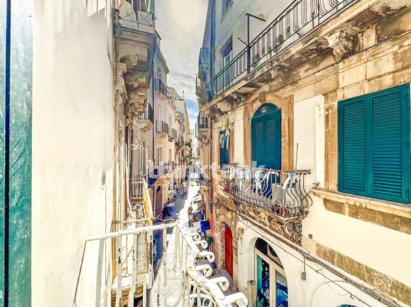 appartamento in vendita a Siracusa in zona Isola Ortigia