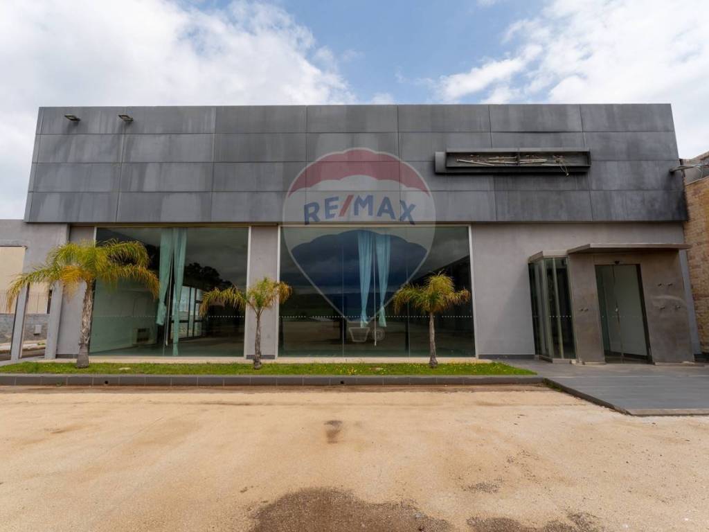 negozio in vendita a Siracusa in zona Targia