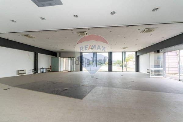 negozio in vendita a Siracusa in zona Targia