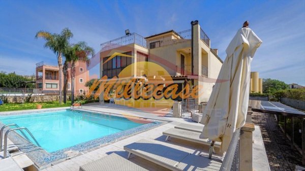casa indipendente in vendita a Siracusa in zona Targia