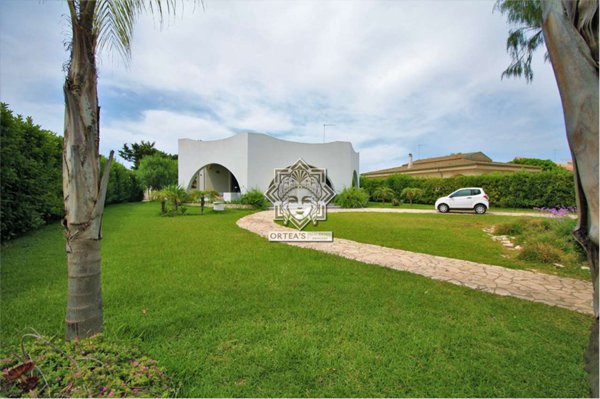 casa indipendente in vendita a Siracusa in zona Arenella