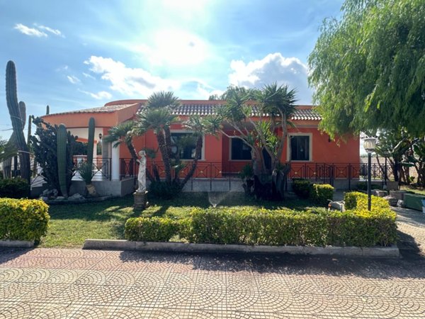 casa indipendente in vendita a Siracusa in zona Isola Ortigia