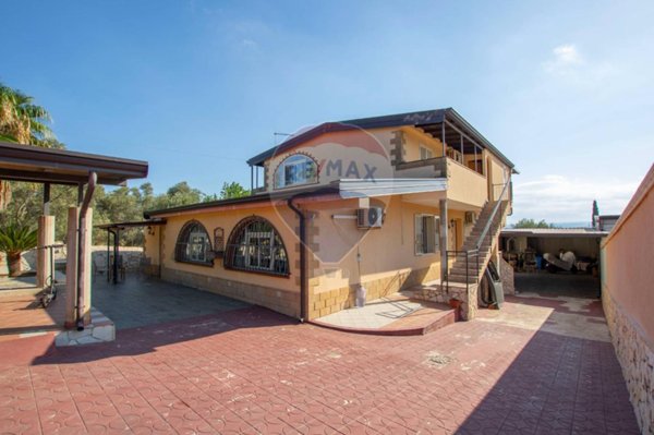 casa indipendente in vendita a Siracusa in zona Targia