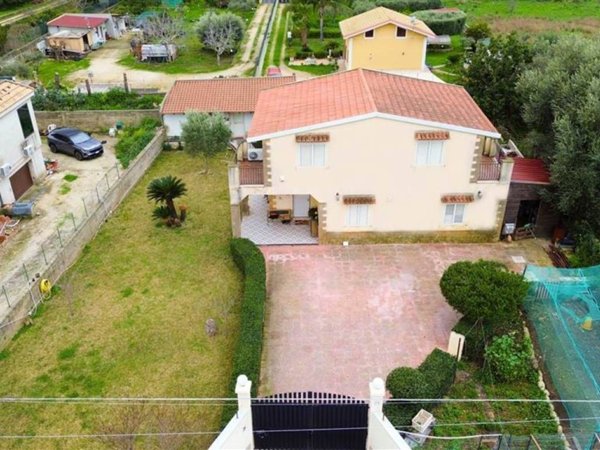 casa indipendente in vendita a Siracusa in zona Belvedere
