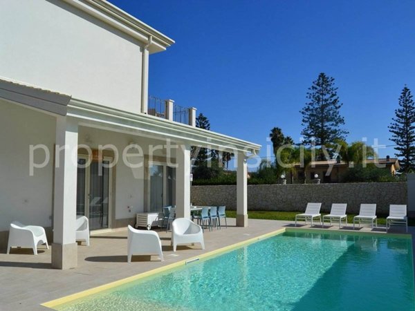 casa indipendente in vendita a Siracusa in zona Fontane Bianche