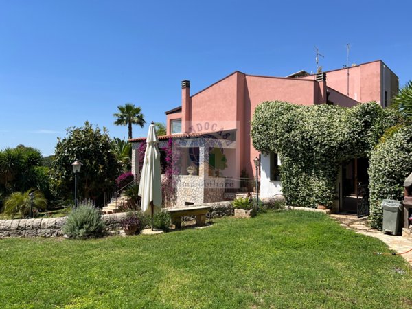casa indipendente in vendita a Siracusa in zona Belvedere