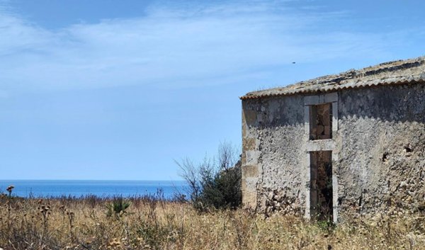 negozio in vendita a Siracusa in zona Isola / Plemmirio