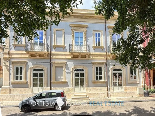 intera palazzina in vendita a Siracusa in zona Borgata