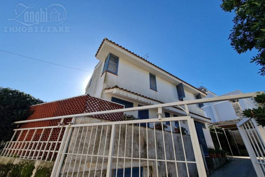 casa indipendente in vendita a Siracusa in zona Fontane Bianche