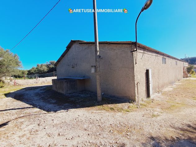 locale commerciale in vendita a Siracusa in zona Isola / Plemmirio