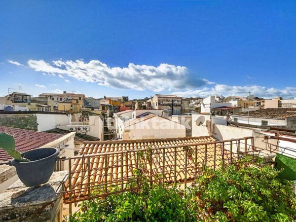 intera palazzina in vendita a Siracusa in zona Isola Ortigia