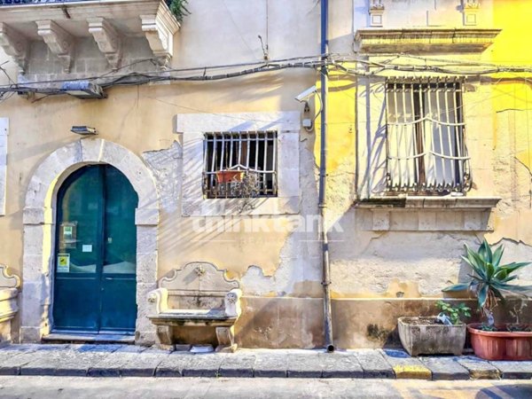 negozio in vendita a Siracusa in zona Isola Ortigia
