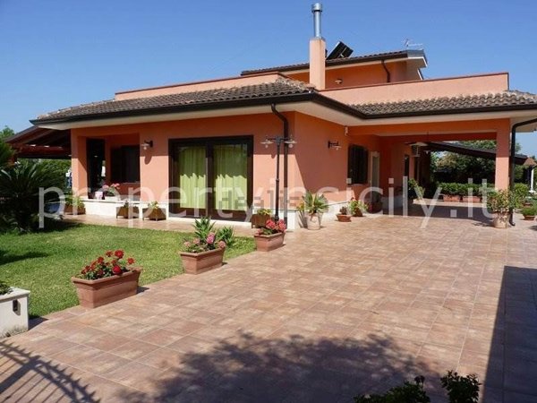 casa indipendente in vendita a Siracusa in zona Fontane Bianche