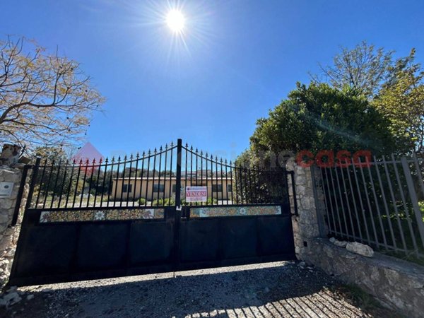 locale commerciale in vendita a Siracusa