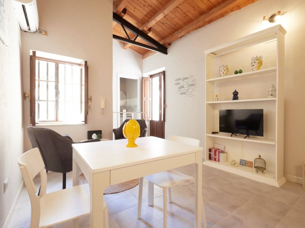 casa indipendente in vendita a Siracusa in zona Isola Ortigia