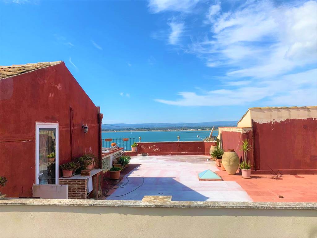 appartamento in vendita a Siracusa in zona Isola Ortigia