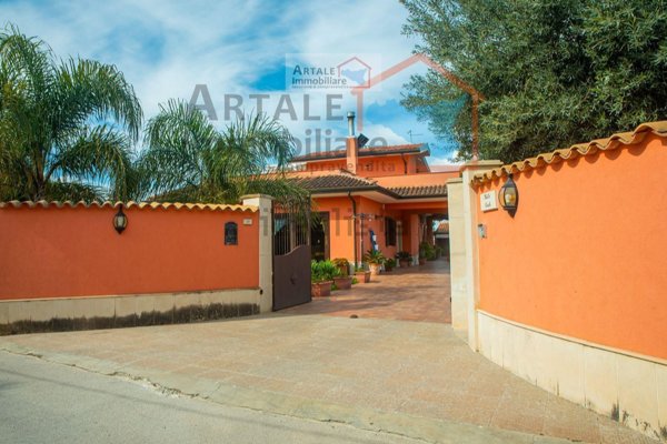 casa indipendente in vendita a Siracusa in zona Fontane Bianche