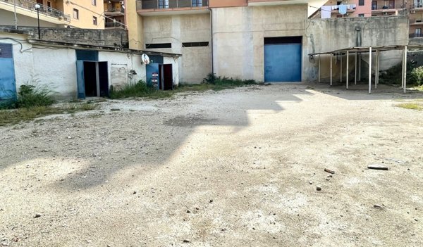 locale di sgombero in vendita a Siracusa