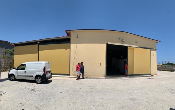 locale commerciale in vendita a Siracusa in zona Belvedere