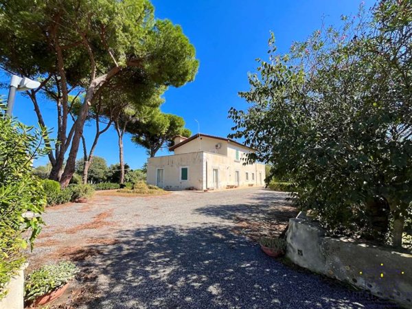 casa indipendente in vendita a Siracusa in zona Centro Città