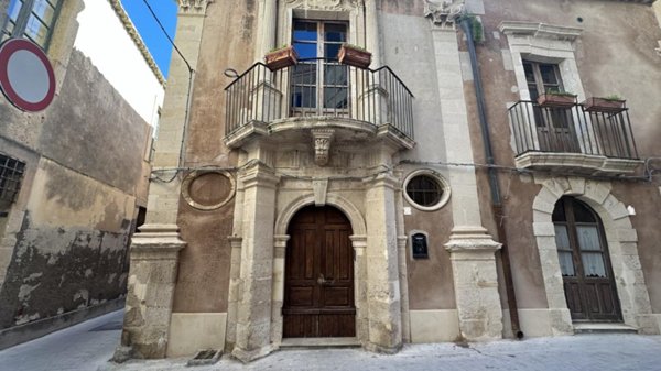 appartamento in vendita a Siracusa in zona Isola Ortigia