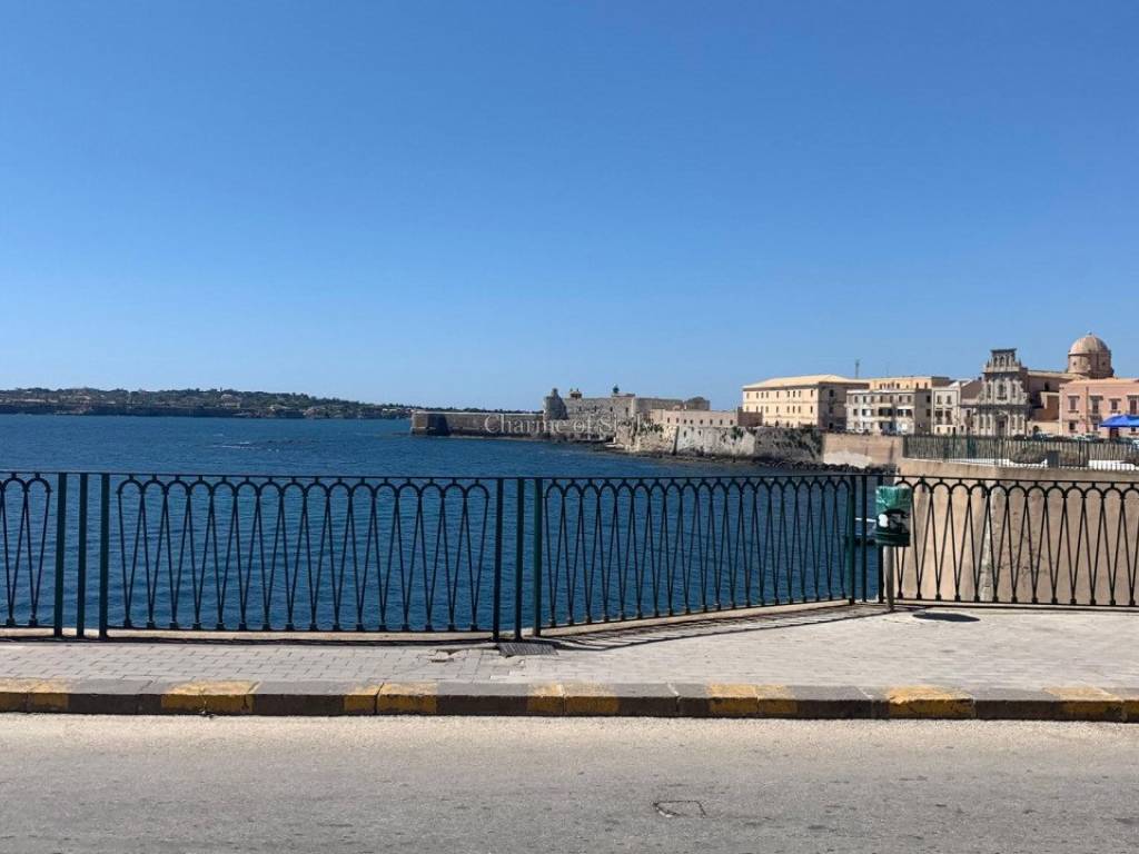 casa indipendente in vendita a Siracusa in zona Isola Ortigia