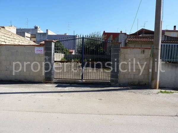 terreno edificabile in vendita a Siracusa in zona Cassibile
