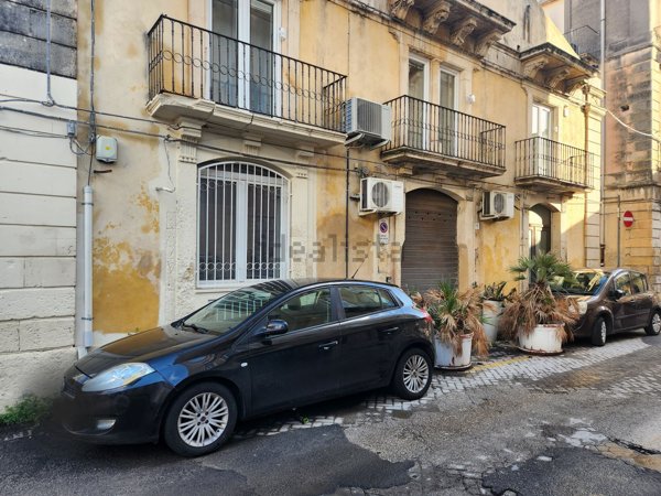 locale commerciale in vendita a Siracusa in zona Isola Ortigia