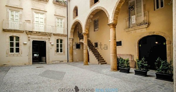 appartamento in vendita a Siracusa in zona Isola Ortigia