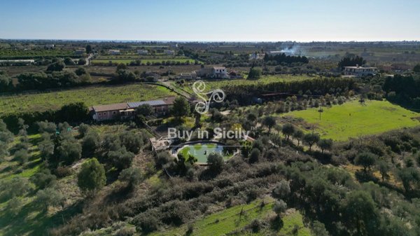 casa indipendente in vendita a Siracusa in zona Belvedere