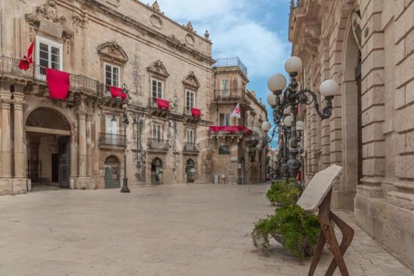 appartamento in vendita a Siracusa in zona Isola Ortigia