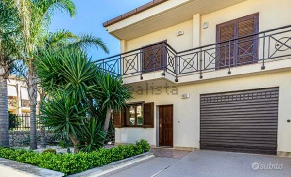 casa indipendente in vendita a Siracusa in zona Belvedere