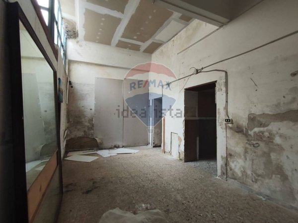 locale commerciale in vendita a Siracusa in zona Borgata